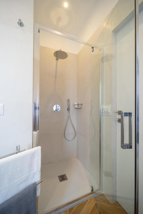 Colosseo Luxe Apartment In The Center Of โรม ภายนอก รูปภาพ
