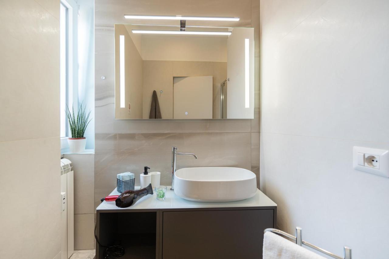 Colosseo Luxe Apartment In The Center Of โรม ภายนอก รูปภาพ