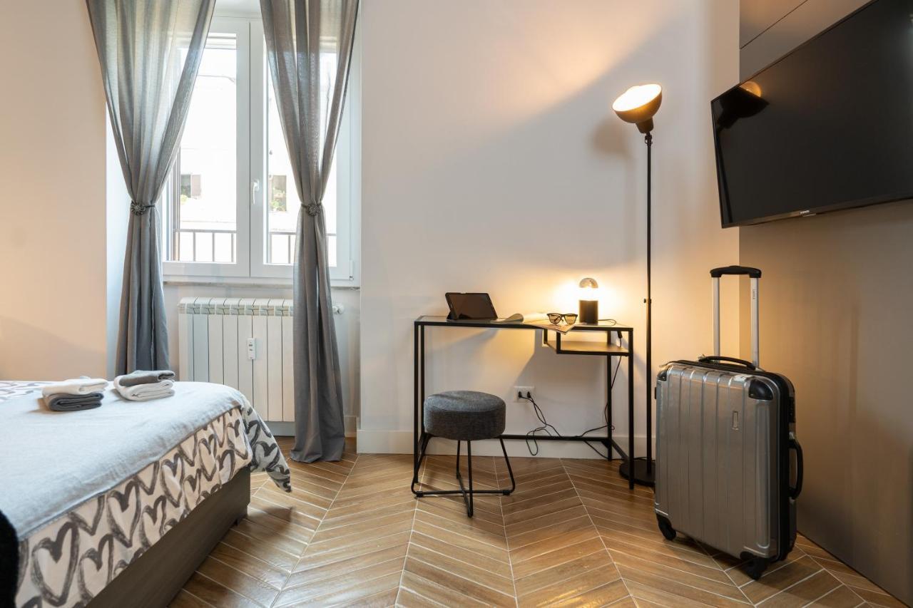 Colosseo Luxe Apartment In The Center Of โรม ภายนอก รูปภาพ