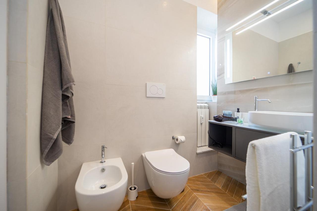 Colosseo Luxe Apartment In The Center Of โรม ภายนอก รูปภาพ