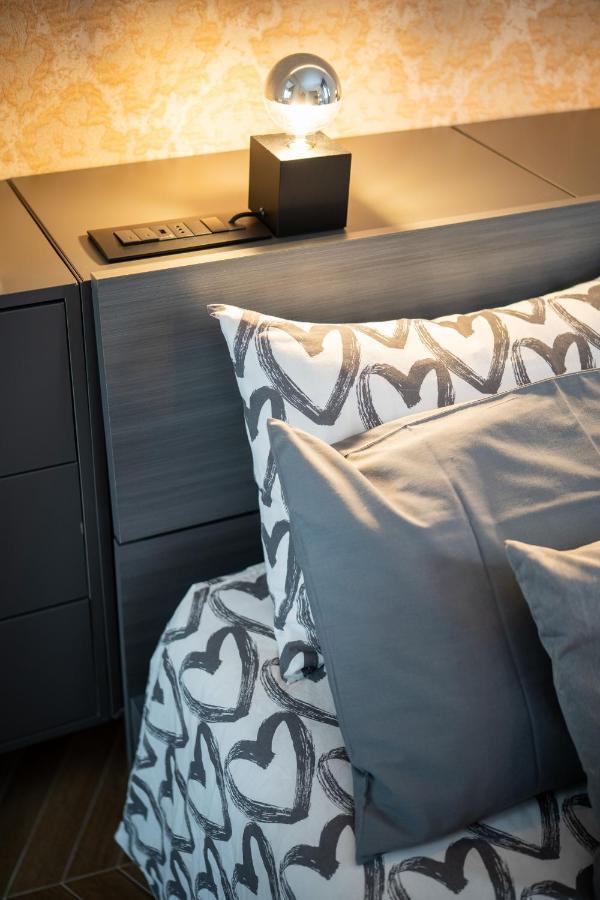 Colosseo Luxe Apartment In The Center Of โรม ภายนอก รูปภาพ