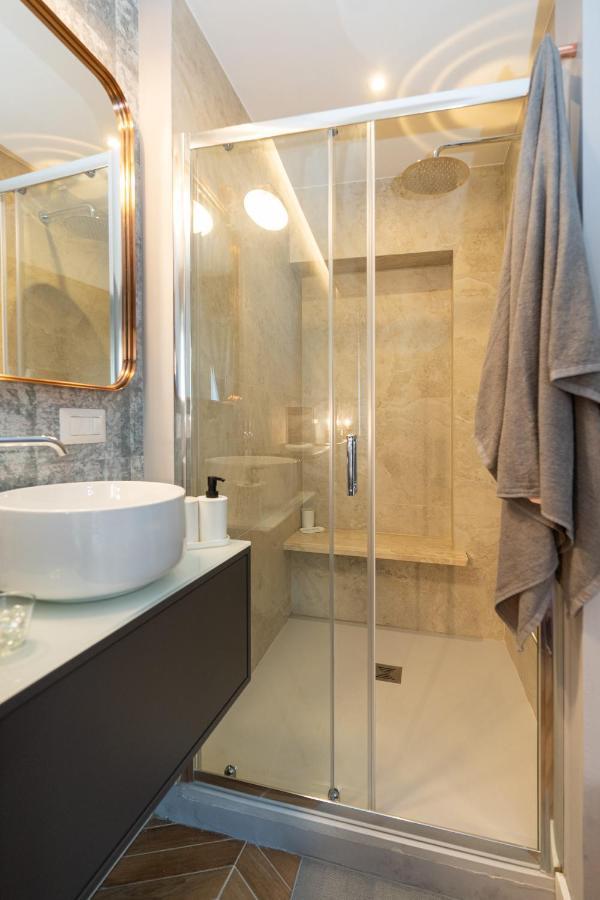 Colosseo Luxe Apartment In The Center Of โรม ภายนอก รูปภาพ