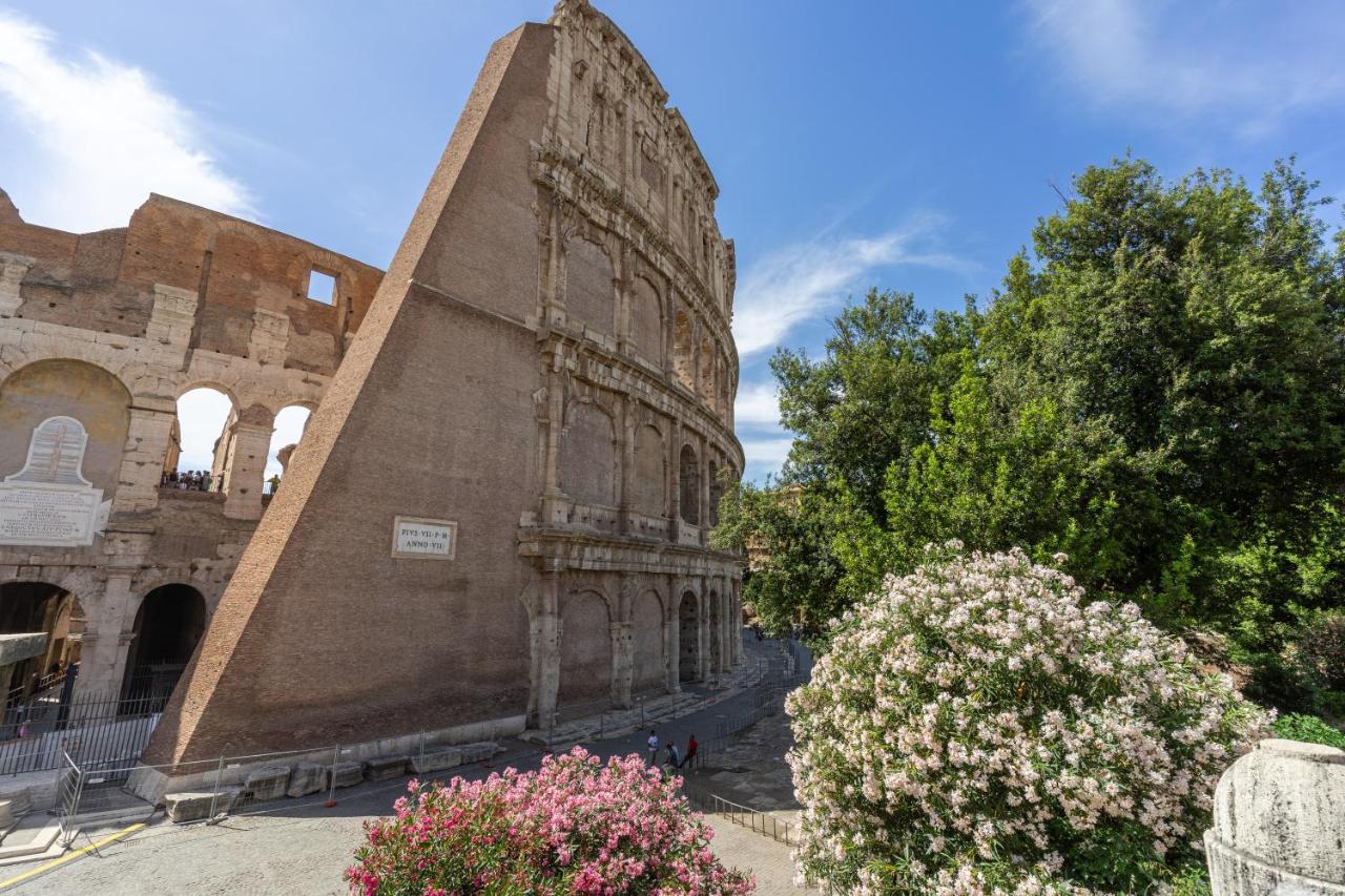 Colosseo Luxe Apartment In The Center Of โรม ภายนอก รูปภาพ
