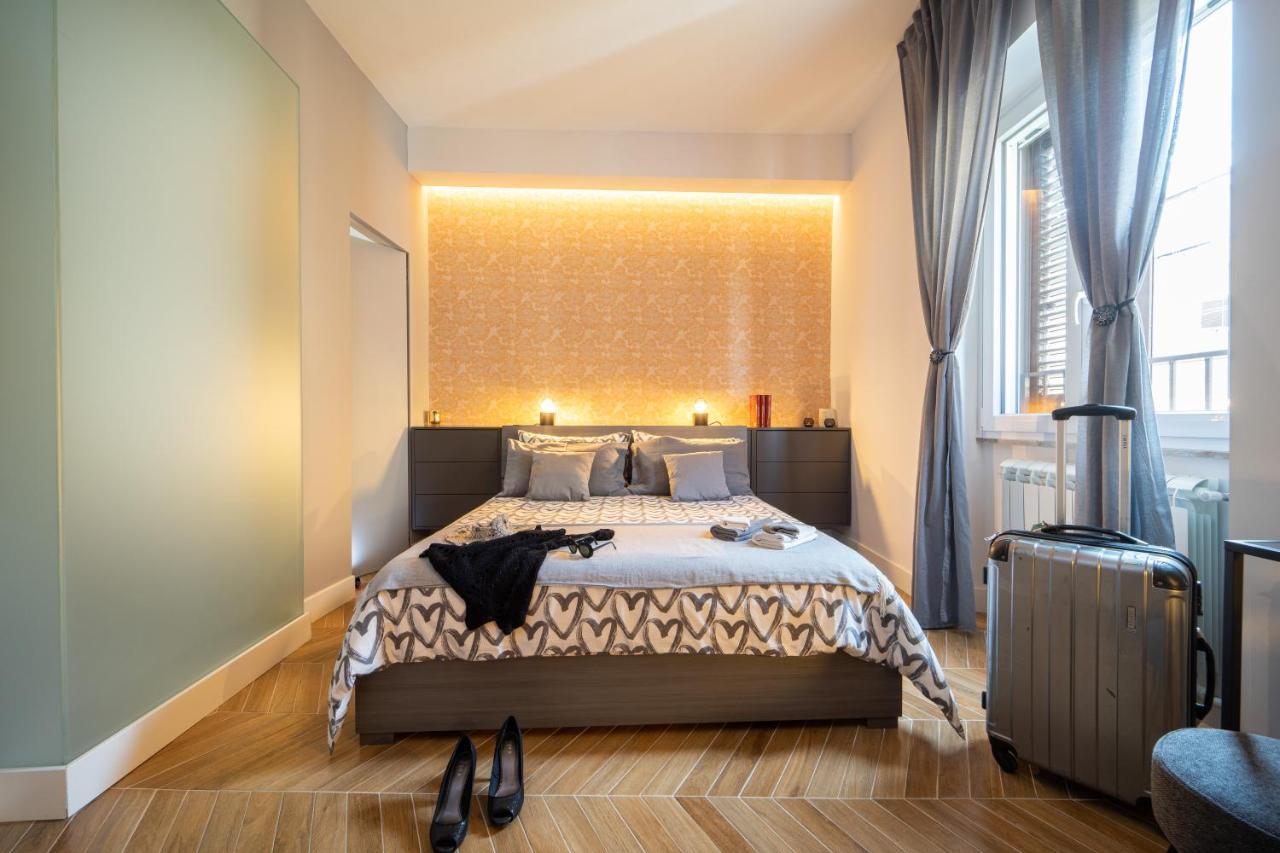 Colosseo Luxe Apartment In The Center Of โรม ภายนอก รูปภาพ
