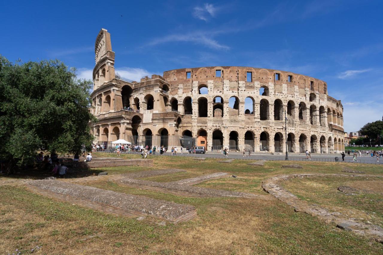 Colosseo Luxe Apartment In The Center Of โรม ภายนอก รูปภาพ