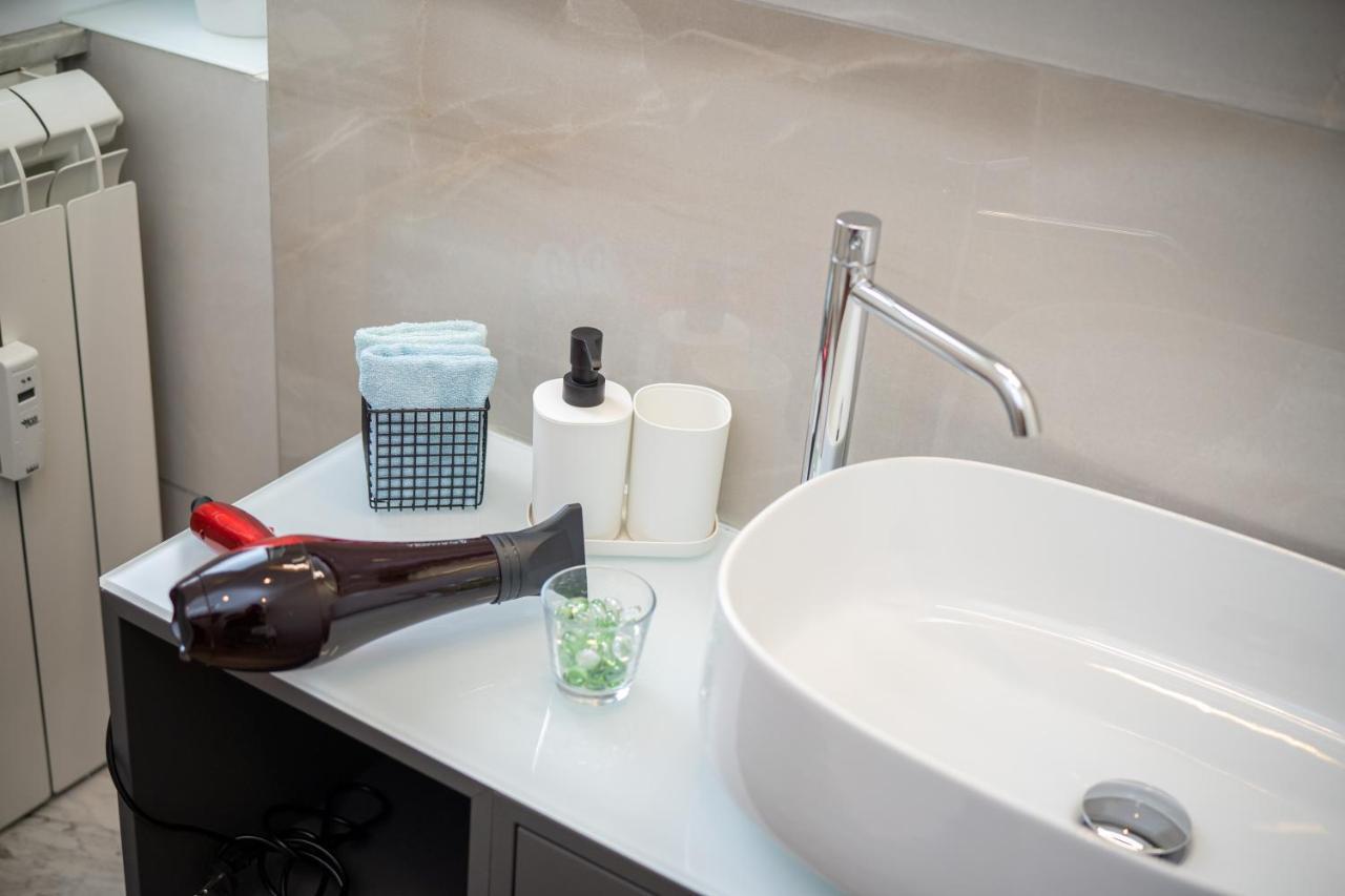 Colosseo Luxe Apartment In The Center Of โรม ภายนอก รูปภาพ