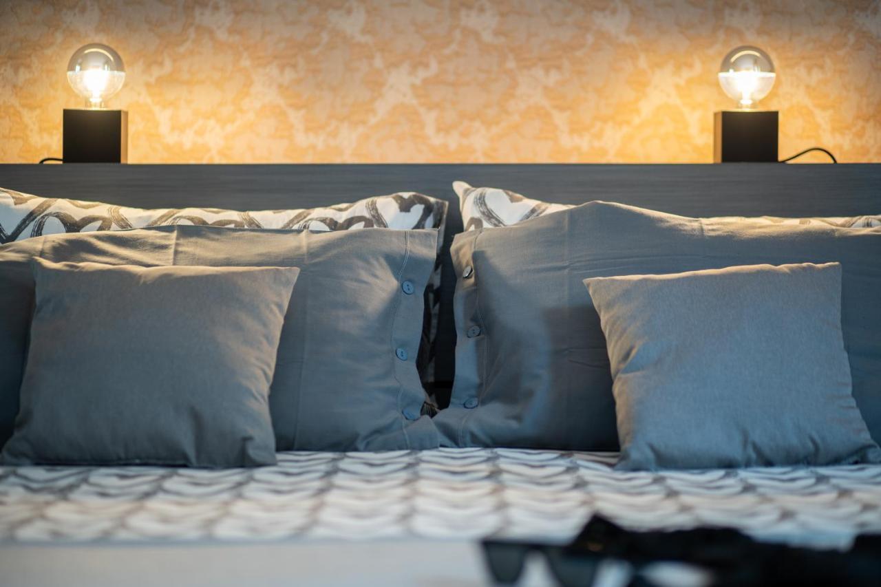 Colosseo Luxe Apartment In The Center Of โรม ภายนอก รูปภาพ