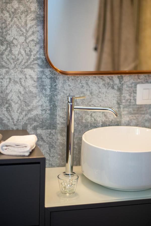 Colosseo Luxe Apartment In The Center Of โรม ภายนอก รูปภาพ