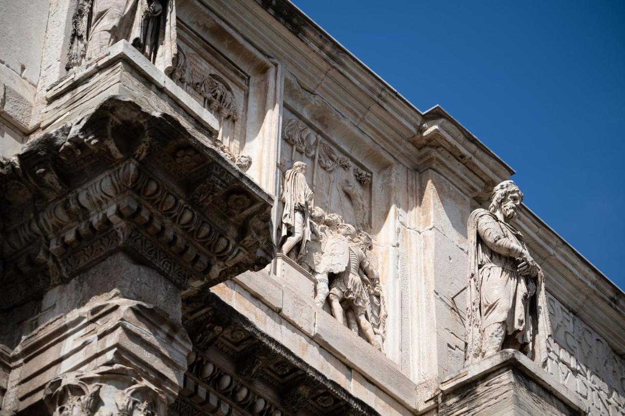 Colosseo Luxe Apartment In The Center Of โรม ภายนอก รูปภาพ