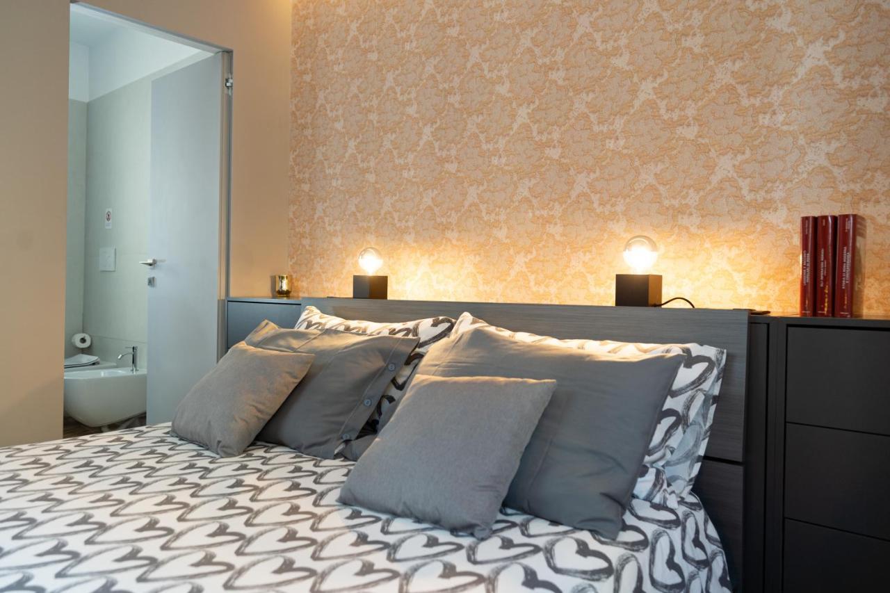 Colosseo Luxe Apartment In The Center Of โรม ภายนอก รูปภาพ