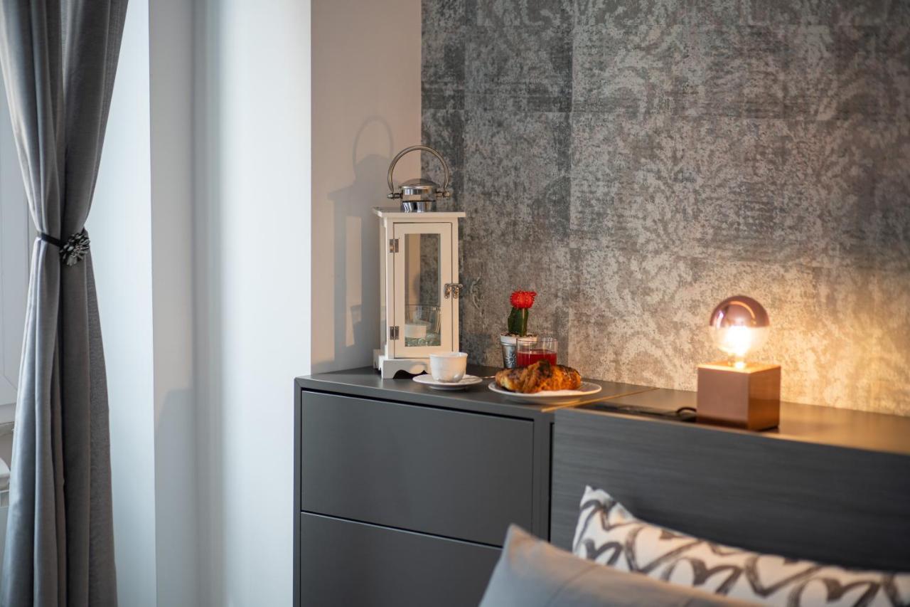 Colosseo Luxe Apartment In The Center Of โรม ภายนอก รูปภาพ