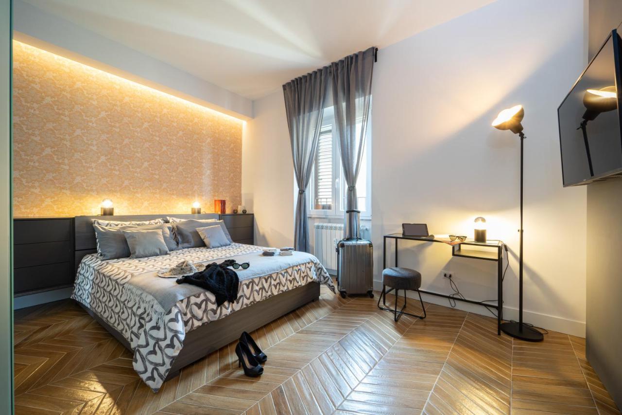 Colosseo Luxe Apartment In The Center Of โรม ภายนอก รูปภาพ